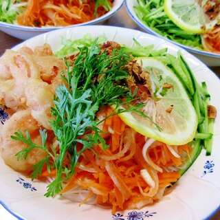 フライドシュリンプ入りベトナム冷麺